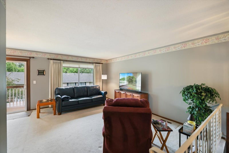 1262 Timbershore Ln, Eagan, MN 55123