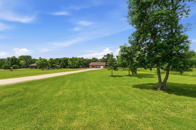 8666 Riverwood Cir N, New London, MN 56273