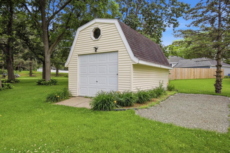 1950 Greenwood Dr, Owatonna, MN 55060