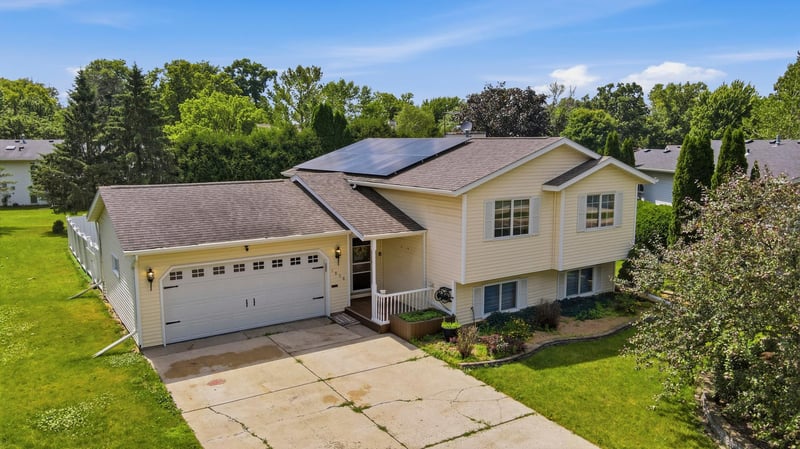 1950 Greenwood Dr, Owatonna, MN 55060