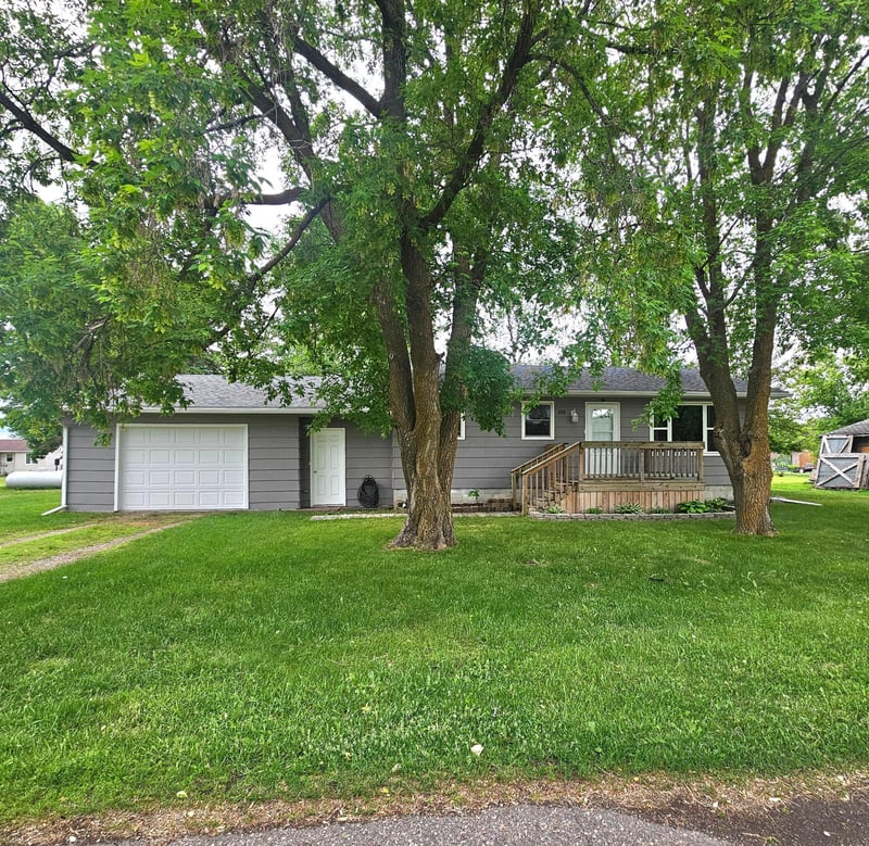 252 E Nelson Ave, Newfolden, MN 56738