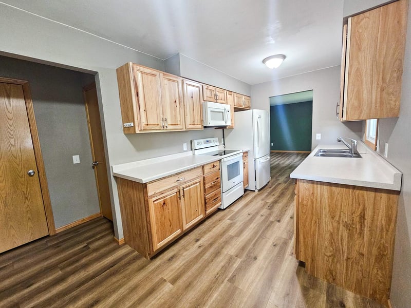 252 E Nelson Ave, Newfolden, MN 56738