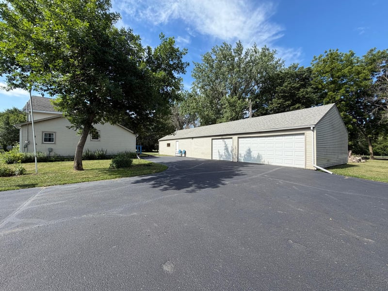 206 Amy Ave, Round Lake, MN 56167