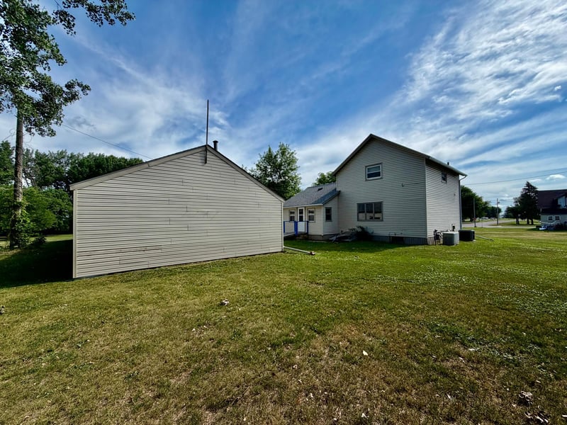 206 Amy Ave, Round Lake, MN 56167