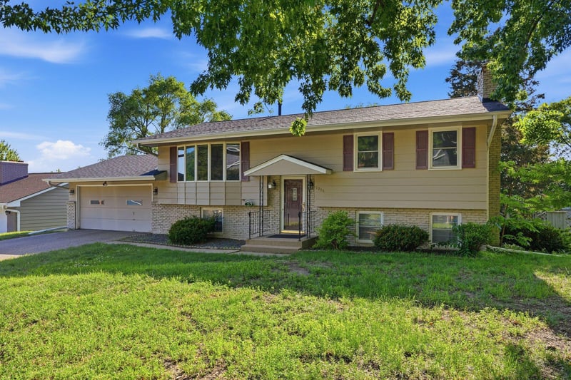 5216 Taylor St NE, Fridley, MN 55421