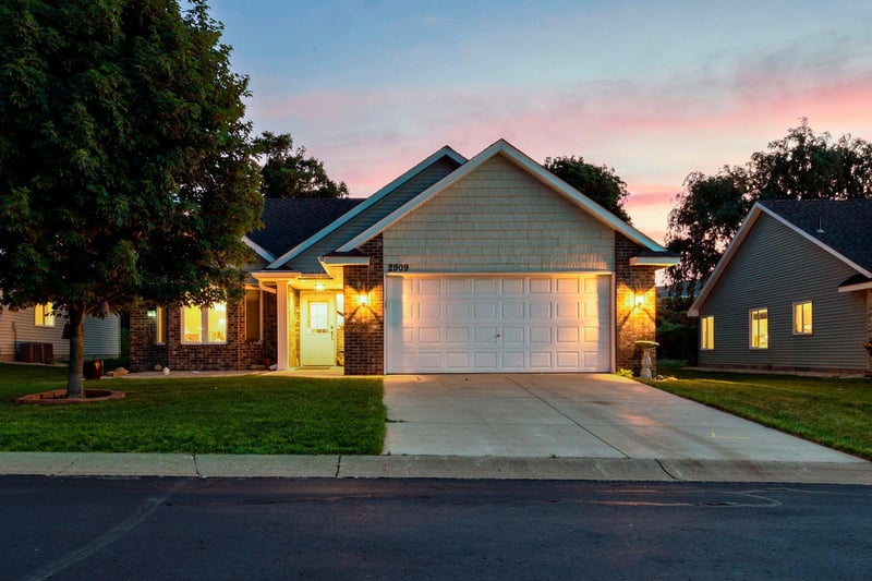2909 126th Ave NW, Coon Rapids, MN 55448