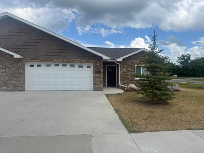1615 30th St NW #1, Bemidji, MN 56601