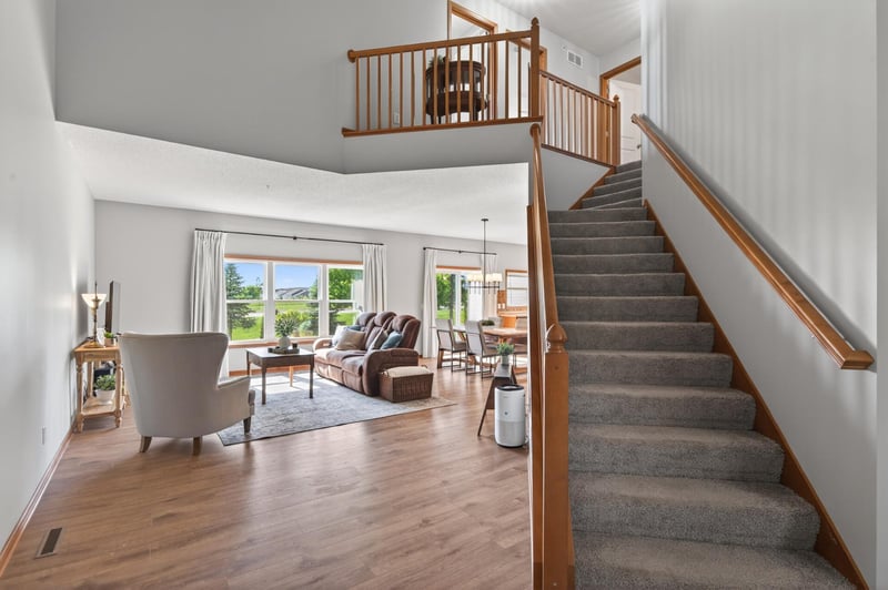 1245 Vernon Dr, Carver, MN 55315