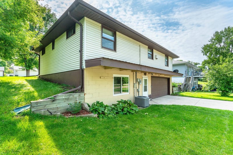 218 5th Ave SE, Elbow Lake, MN 56531