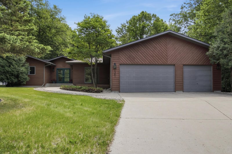 1361 S Shore Dr, Detroit Lakes, MN 56501