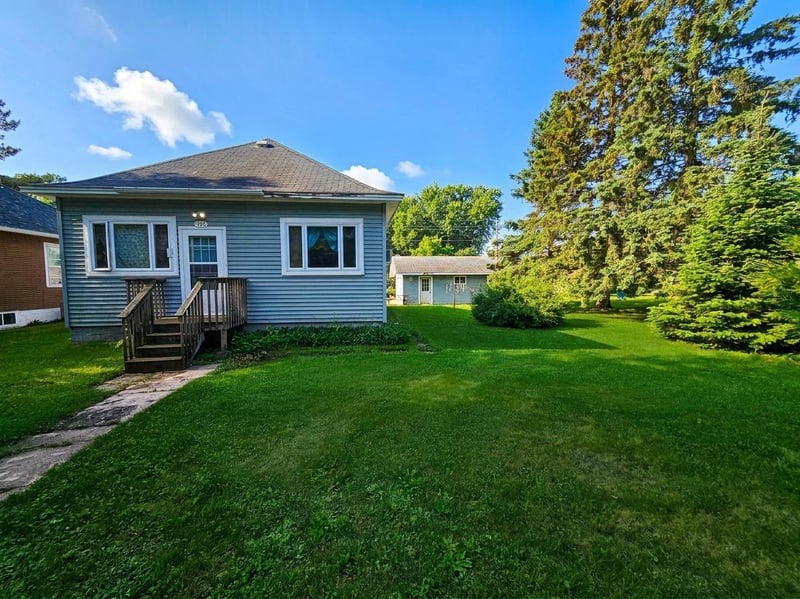 406 4th St SW, Crosby, MN 56441