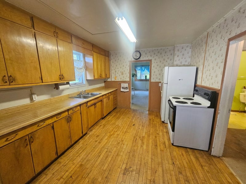 406 4th St SW, Crosby, MN 56441