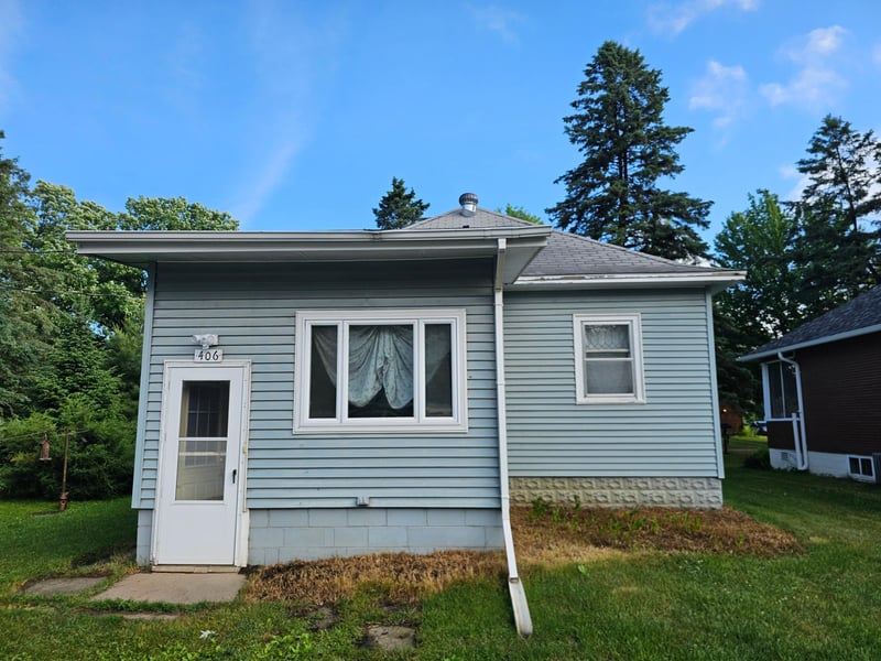 406 4th St SW, Crosby, MN 56441