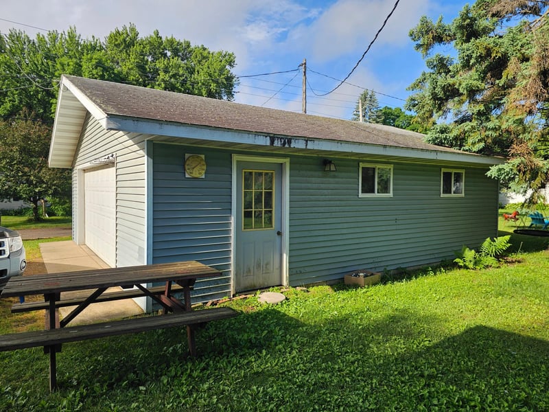 406 4th St SW, Crosby, MN 56441