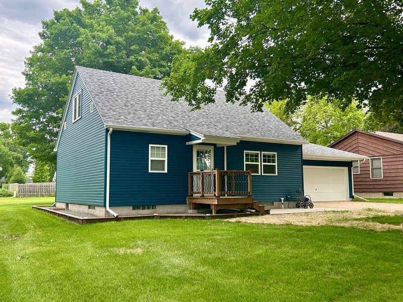 512 8th St, Gaylord, MN 55334
