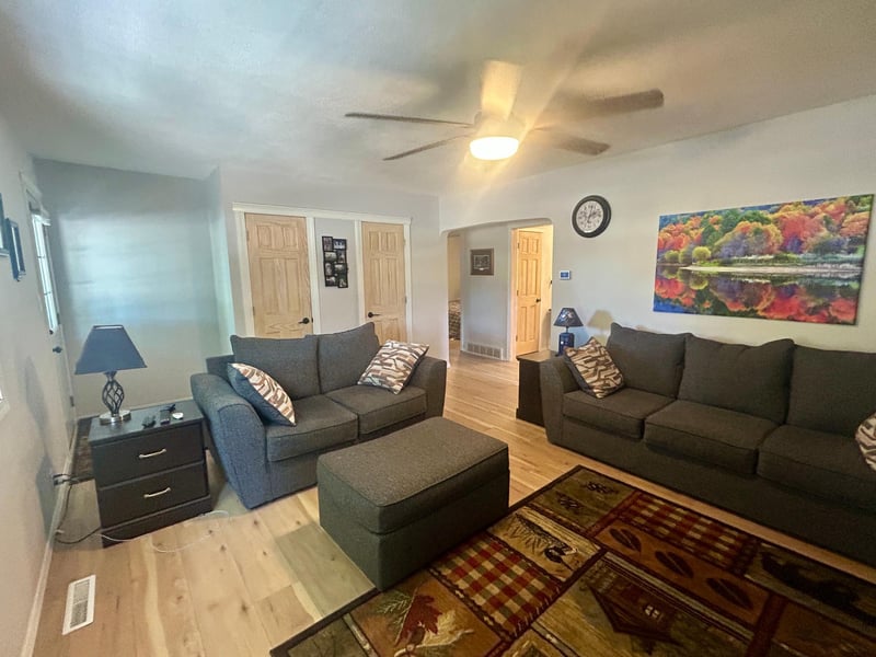512 8th St, Gaylord, MN 55334