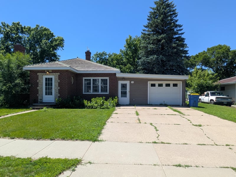 705 Marshall Ave, Henning, MN 56551