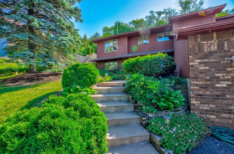 322 N Cudd Ave, River Falls, WI 54022