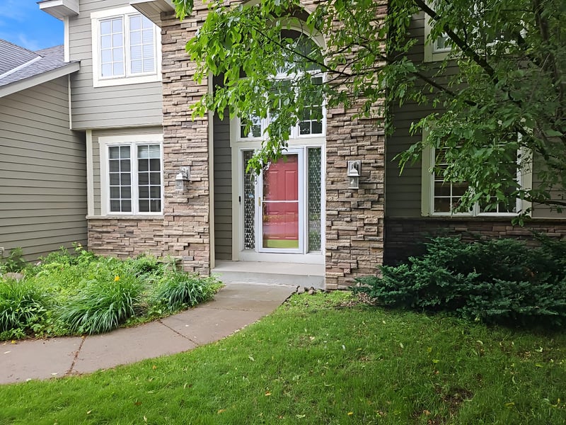 10455 Glen Eagle Cir, Woodbury, MN 55129