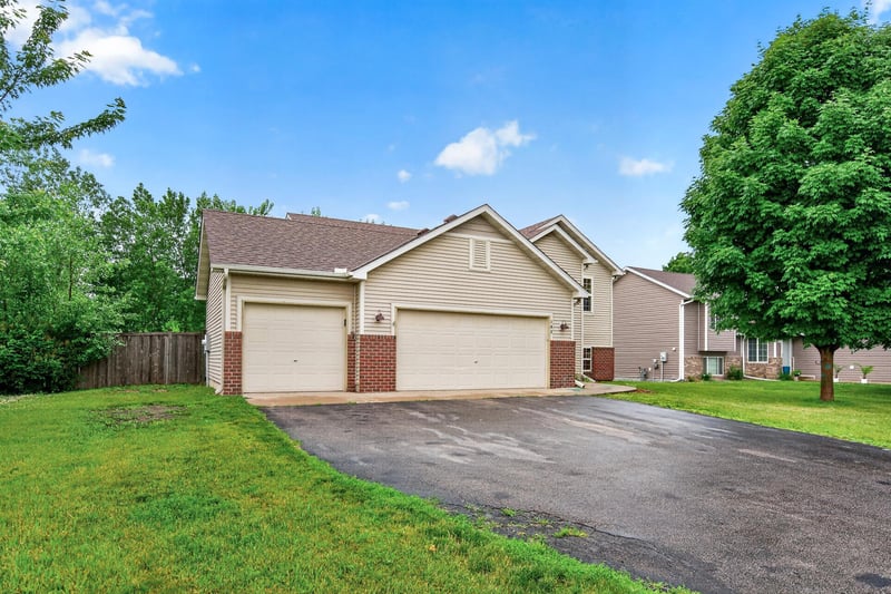 105 Dresden Ln, Waverly, MN 55390