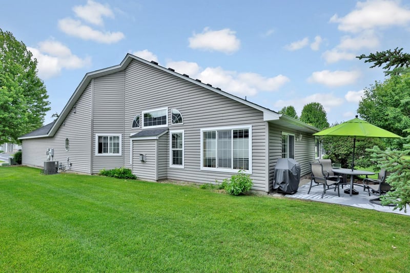 1851 Pioneer Ln, Hugo, MN 55038