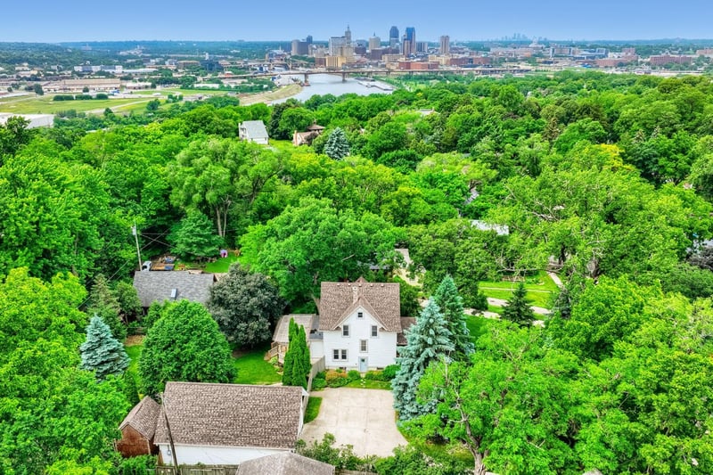 1010 Burns Ave, Saint Paul, MN 55106