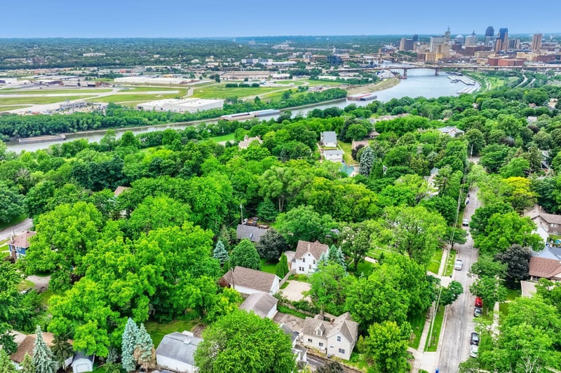 1010 Burns Ave, Saint Paul, MN 55106