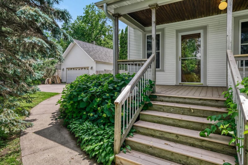 1010 Burns Ave, Saint Paul, MN 55106