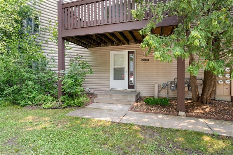 4836 Grenwich Trl N, Oakdale, MN 55128