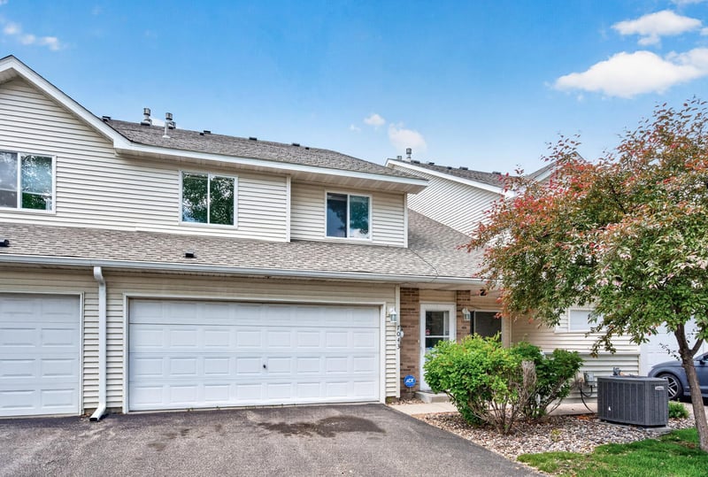 7043 48th St N, Oakdale, MN 55128