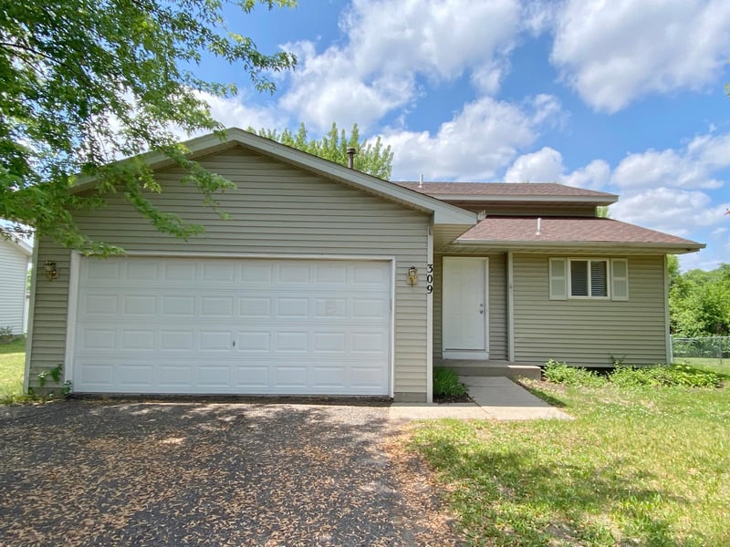 309 13th Ave NE, Buffalo, MN 55313