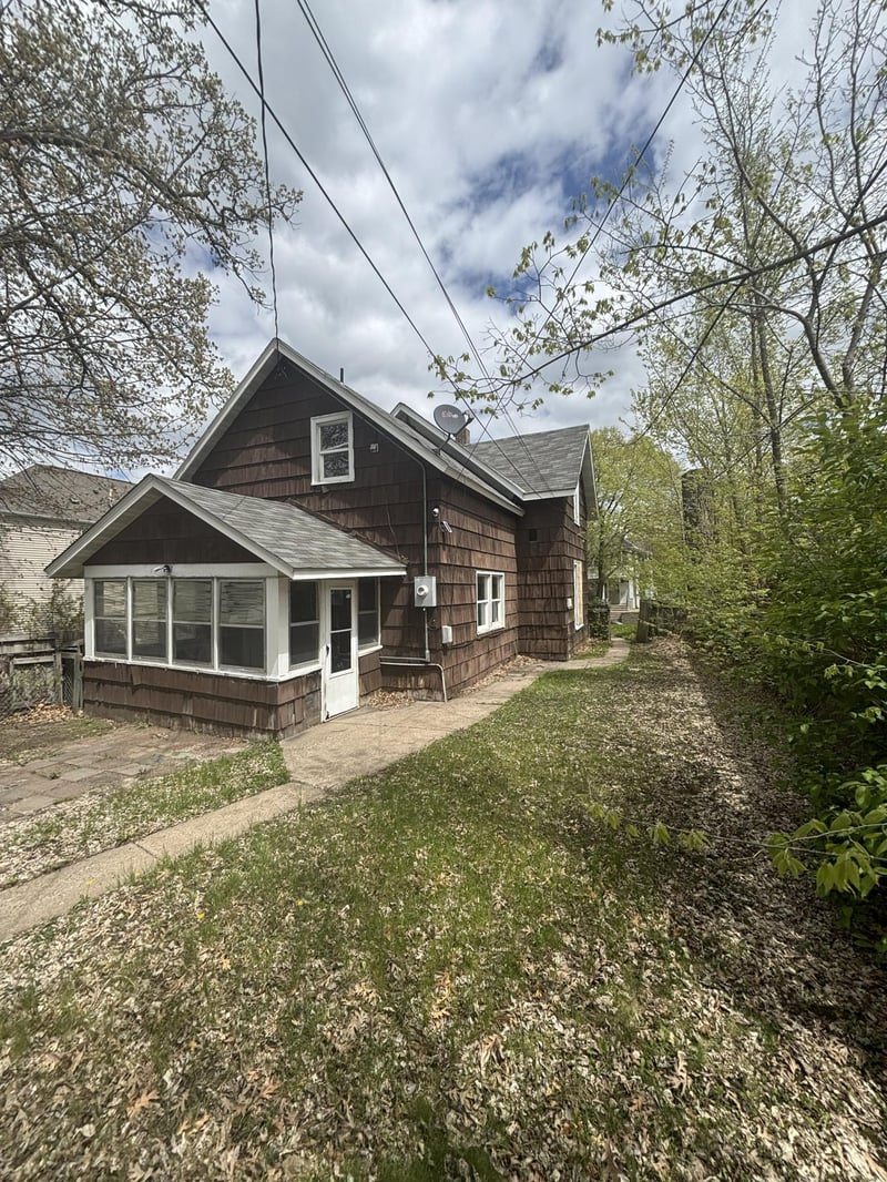 981 Burr St, Saint Paul, MN 55130