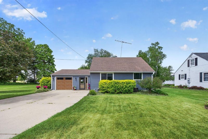 1290 West Ave, Zumbrota, MN 55992