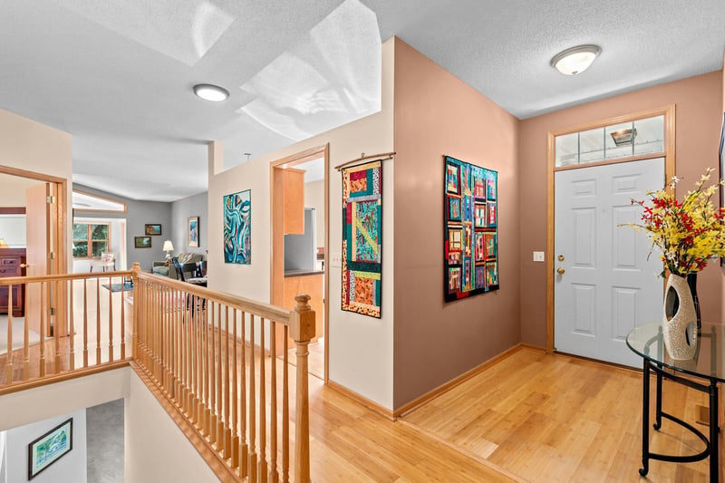 734 Gilfillan Ln, White Bear Twp, MN 55127