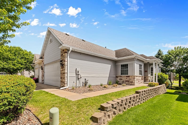 734 Gilfillan Ln, White Bear Twp, MN 55127