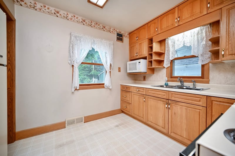 368 W Sarnia St, Winona, MN 55987