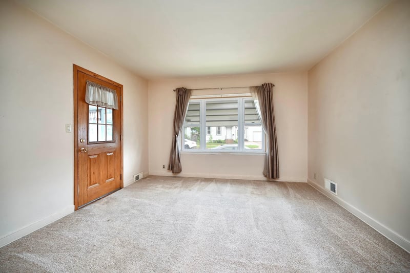 368 W Sarnia St, Winona, MN 55987
