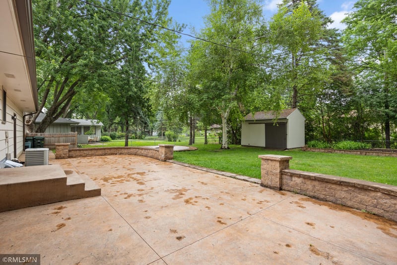10157 Irwin Rd, Bloomington, MN 55437