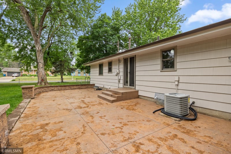 10157 Irwin Rd, Bloomington, MN 55437