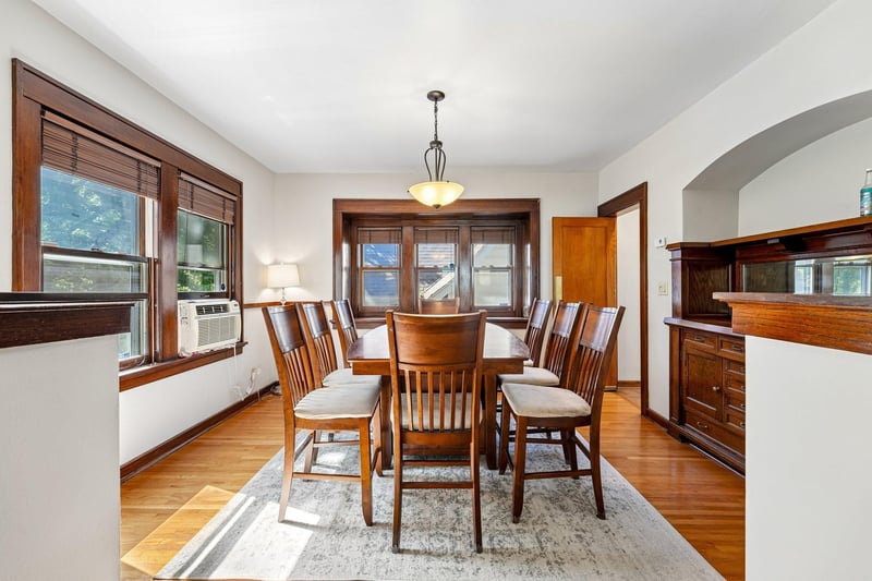 1037 Burr St, Saint Paul, MN 55130