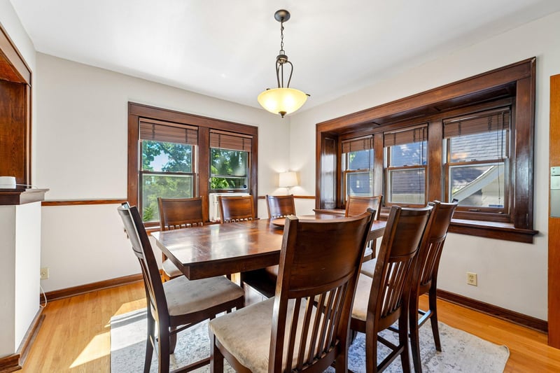 1037 Burr St, Saint Paul, MN 55130