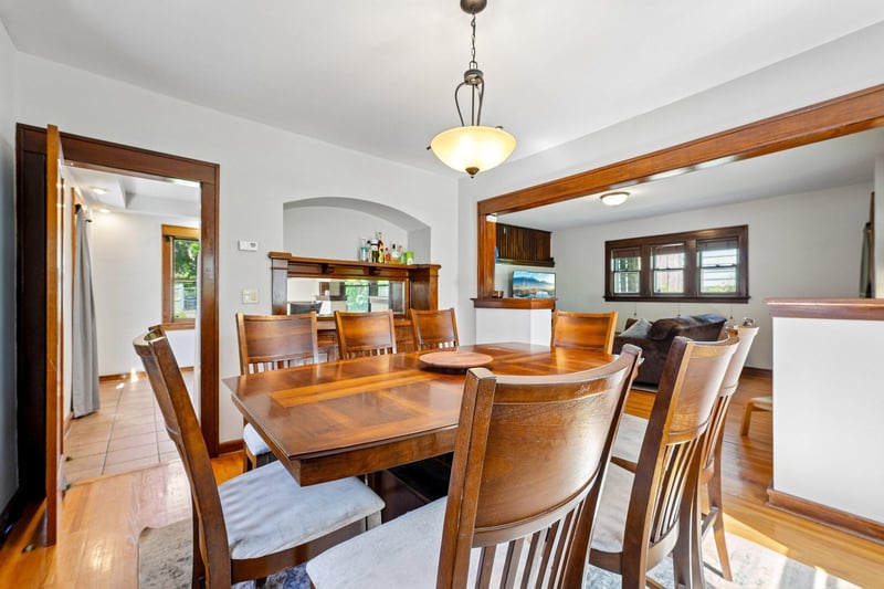 1037 Burr St, Saint Paul, MN 55130