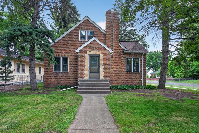 1262 Edgcumbe Rd, Saint Paul, MN 55105