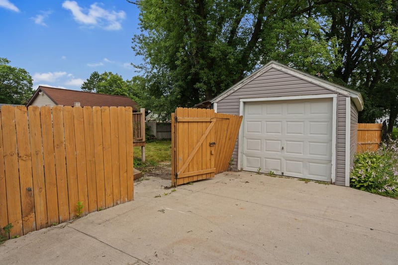 1304 10th Ave NW, Austin, MN 55912