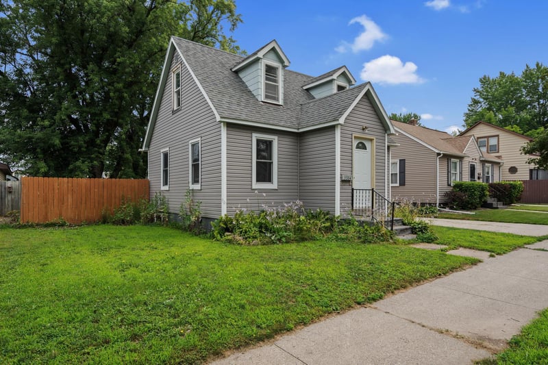 1304 10th Ave NW, Austin, MN 55912