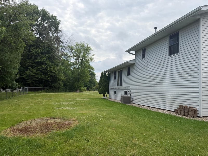 12140 Lake Ln, Lindstrom, MN 55045