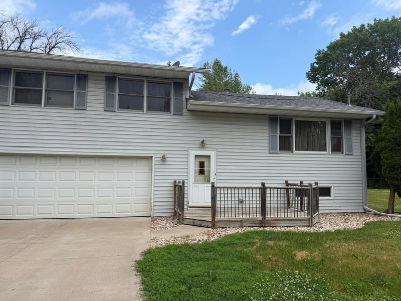 12140 Lake Ln, Lindstrom, MN 55045