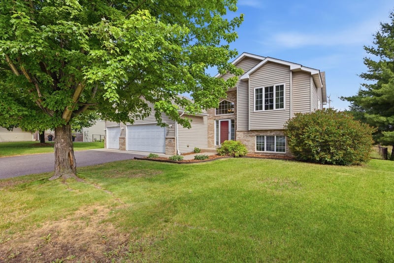 11060 14th St NE, Hanover, MN 55341