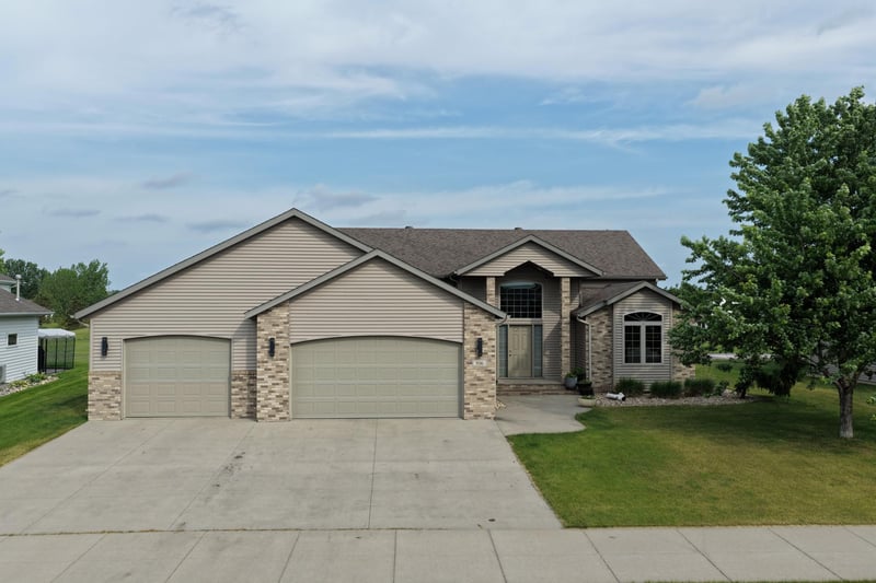 506 12th St NE, Dilworth, MN 56529