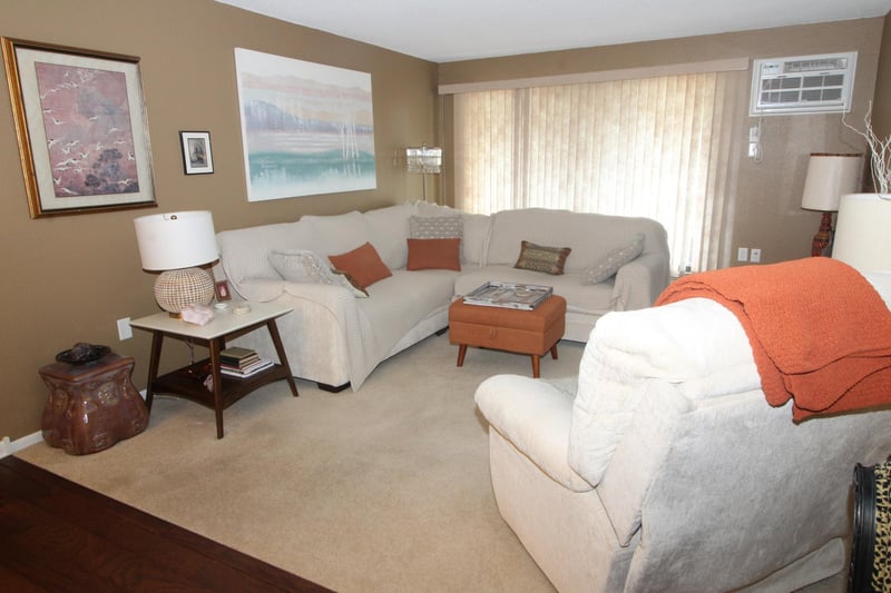 30675 Park St #211, Lindstrom, MN 55045